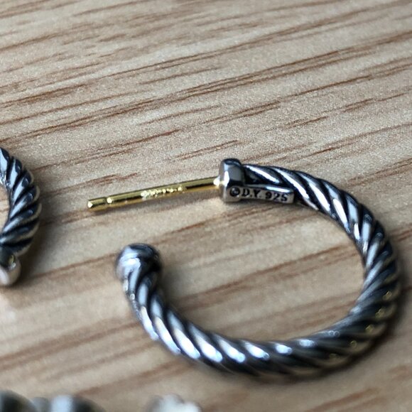 Amazing David Yurman Sculpted Cable Hoop Earrings in 925 Sterling Silver - Picture 8 of 8